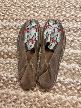 Ariat Brown Slip-On Flats with Floral Mint Insole